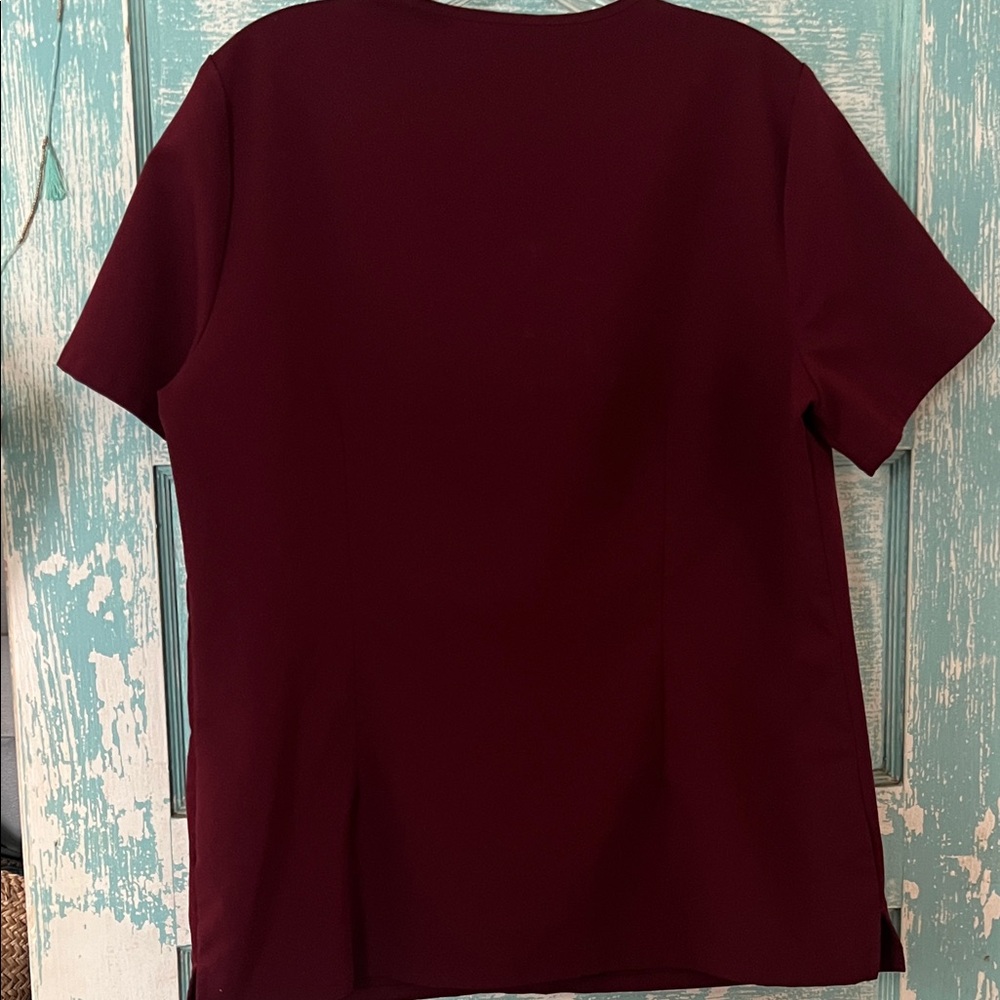 Figs Casma Burgundy scrub top Women's V-Neck Scrub Top two pockets EUC looks new - Picture 8 of 8